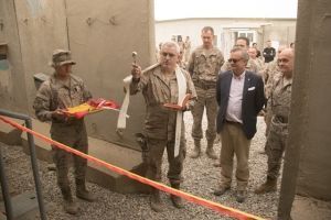 Visita del embajador español en Irak a los soldados desplegados en Besmayah