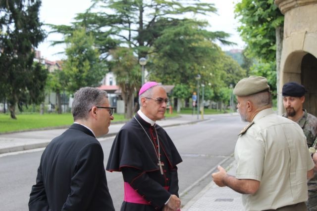 Visita pastoral del Arzobispo Castrense a diversas Unidades de San Sebastián