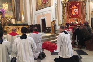 Oficio del Viernes Santo en la Catedral Castrense