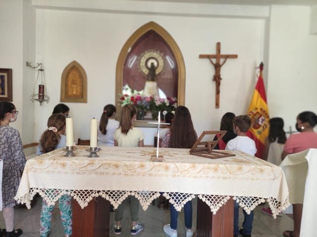 Los niños de Tenerife se reúnen con María durante el mes de mayo