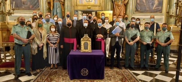 El Ordinario Castrense asiste a la presentación del libro “La Corresponsabilidad Laical” del páter Carlos Manjón en la Catedral de Jaén