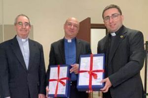 Las actas del proceso del P. Huidobro se entregan en Roma