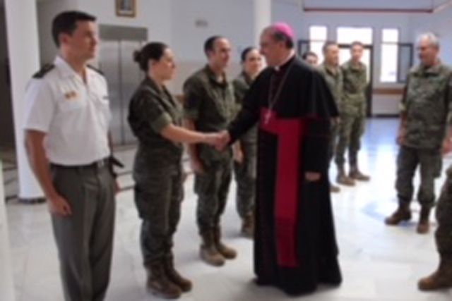 El Arzobispo de la Diócesis de Mérida-Badajoz visita la Brigada “Extremadura” XI