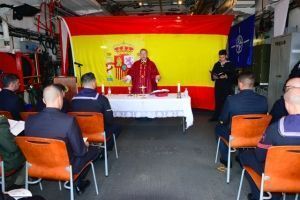 El BAM “Rayo” celebra el Día de la Fiesta Nacional navegando por el mar Negro