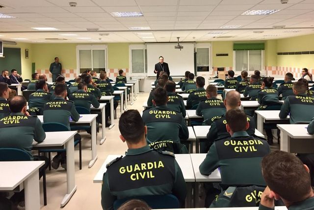 El Arzobispo Castrense visita a sus diocesanos en Baeza