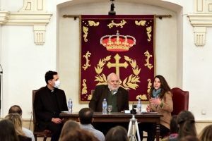 D. JOSÉ LUIS LÓPEZ-LINARES, DIRECTOR DEL DOCUMENTAL “ESPAÑA, LA PRIMERA GLOBALIZACIÓN”, IMPARTE UNA CONFERENCIA ANTE EL GRUPO “PRAY AND SHARE”.