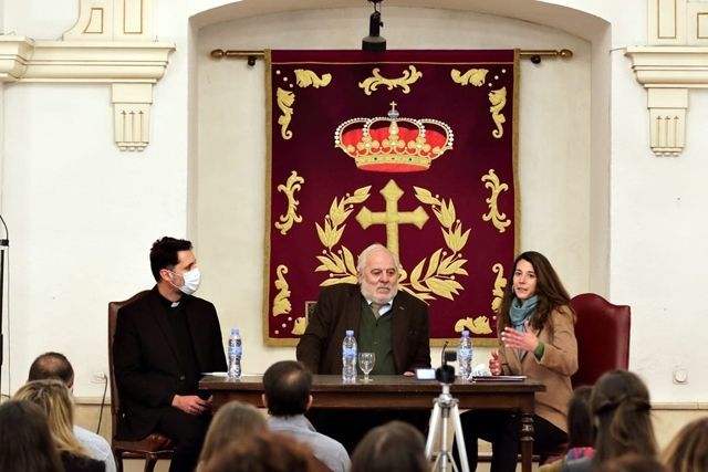 D. JOSÉ LUIS LÓPEZ-LINARES, DIRECTOR DEL DOCUMENTAL “ESPAÑA, LA PRIMERA GLOBALIZACIÓN”, IMPARTE UNA CONFERENCIA ANTE EL GRUPO “PRAY AND SHARE”.