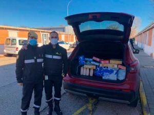 La Unidad Militar de Emergencias dona alimentos a Cáritas Castrense de Alcalá de Henares