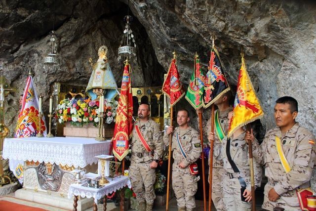 La Santina bendice al nuevo contingente que está desplegando en Irak.