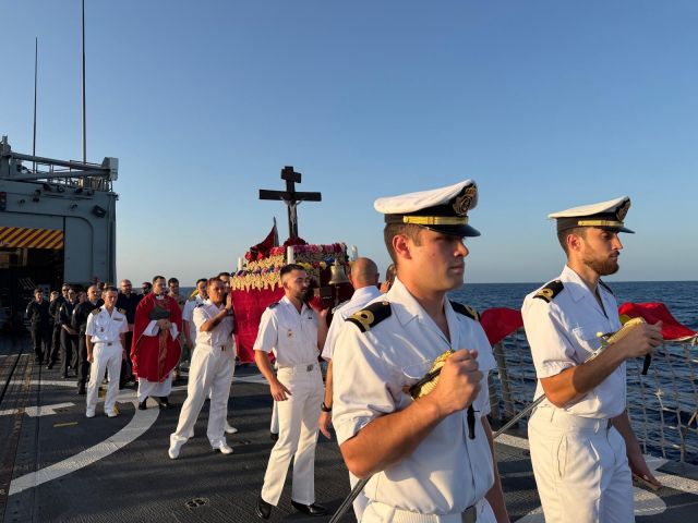 VIA CRUCIS EN LA FRAGATA CANARIAS