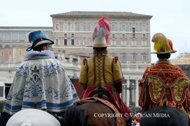 SOLEMNIDAD DE LA EPIFANÍA DEL SEÑOR PAPA FRANCISCO ÁNGELUS Plaza de San Pedro Viernes, 6 de enero de 2023