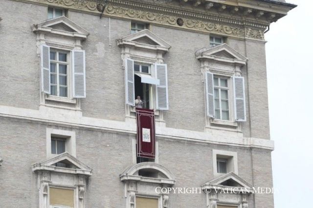 PAPA FRANCISCO ÁNGELUS Plaza de San Pedro Domingo, 26 de marzo de 2023