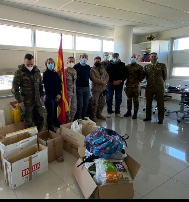 “A favor de los pobres”. Recogida de alimentos y ropa en el Cuartel General de la OTAN. Nápoles.