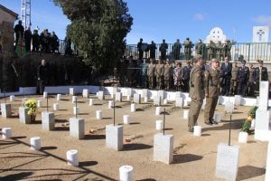 CEREMONIAS EN RECUERDO DE LOS DIFUNTOS EN EL ACUARTELAMIENTO GENERAL ARROQUIA Y EN LOS CEMENTERIOS DE SALAMANCA Y ZAMORA