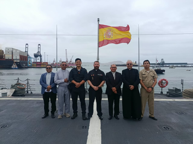 Encuentro con el Obispado Castrense del Perú a bordo de la fragata "Álvaro de Bazán"