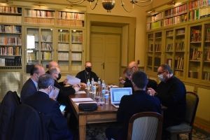 El Arzobispo Castrense Electo asiste al Consejo de Gobierno.