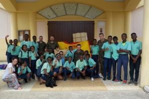 Cáritas Castrense dona juguetes y ropa en Gabón