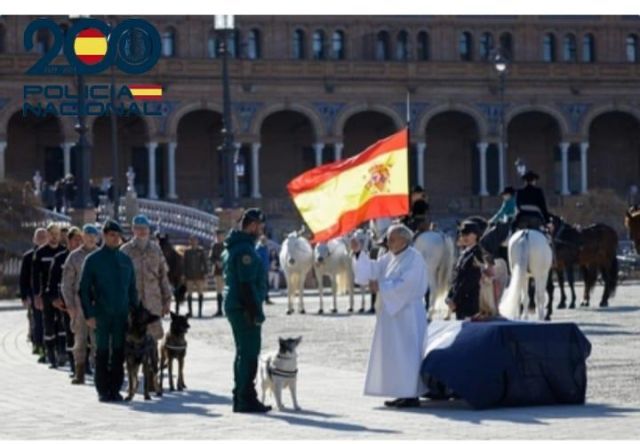 La Policía Nacional celebra el Día de San Antón patrón de los animales en Sevilla
