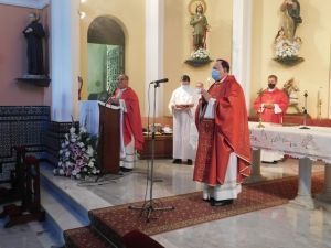El Arzobispo Castrense administra el sacramento de la Confirmación en el Acuartelamiento de Pineda en Sevilla
