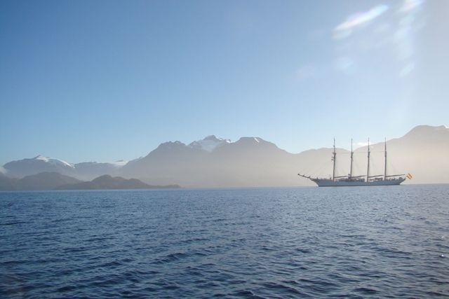 Entre Fiordos, Ballenas y Glaciares