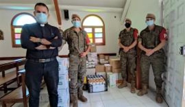 El Ejército de Tierra entrega material de primera necesidad a los afectados por la erupción del volcán Cumbre Vieja