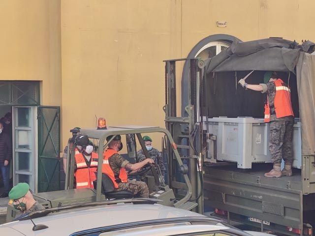 La Agrupación de Apoyo Logístico 81 hace una donación a Cáritas Diocesana de San Cristóbal de La Laguna