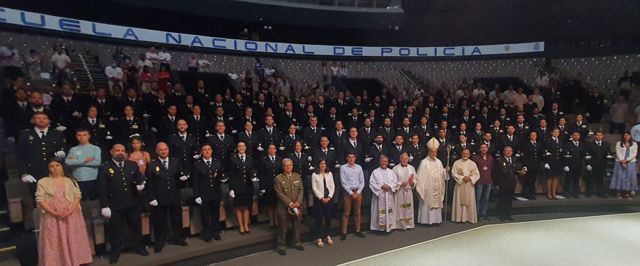 Confirmaciones en la Escuela Nacional de Policía de Ávila
