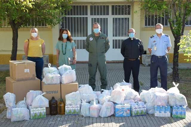 Recogida y entrega de alimentos y productos de primera necesidad en la Base Aérea de Morón