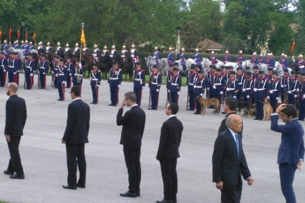 Los Alumnos del Seminario Castrense Juran Bandera en la Guardia Real