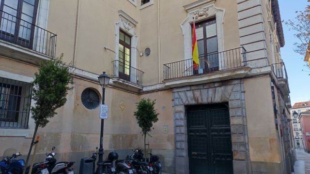 El Arzobispo Castrense recibe la visita del Director del IEBA