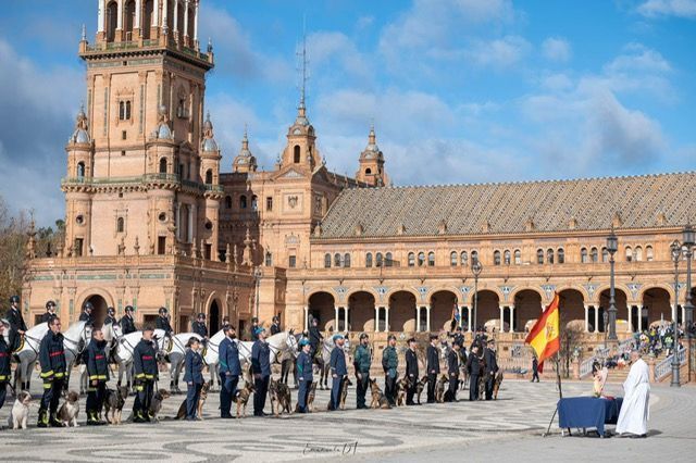 Bendición de los animales pertenecientes a la Policía Nacional en honor a San Antonio Abad