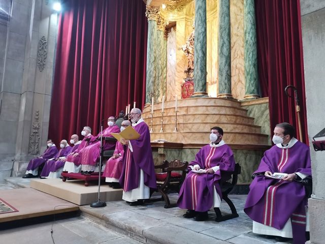 El Nuncio visita la parroquia Castrense de Barcelona