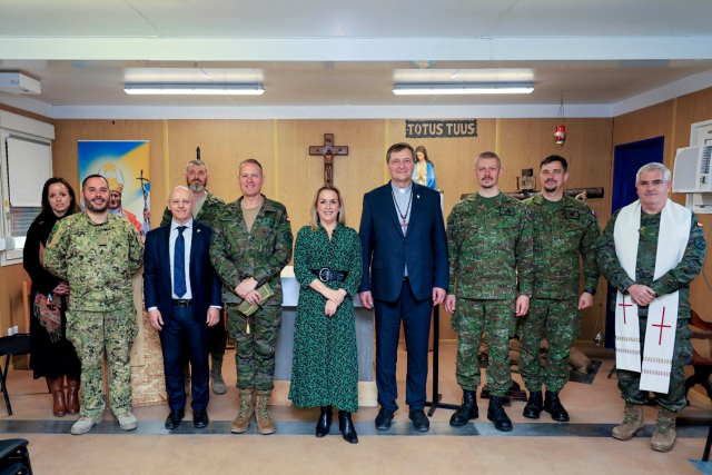 El Obispo Castrense eslovaco visita el contingente español en Eslovaquia