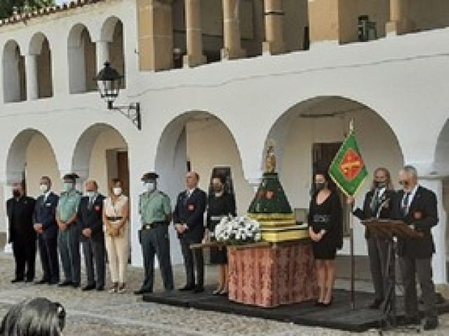 Ofrenda y bendición del manto de la Virgen del Pilar en Garrovillas de Alconetar