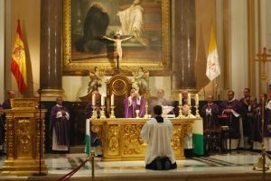 El Arzobispo Castrense preside una misa en recuerdo de los capellanes fallecidos