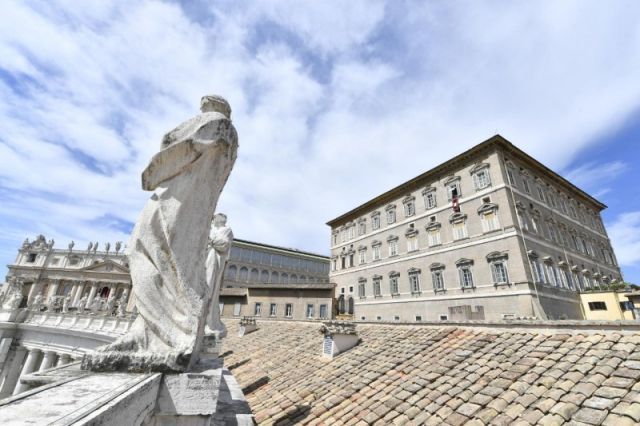 PAPA FRANCISCO REGINA CAELI Plaza de San Pedro Lunes del Ángel, 18 de abril de 2022