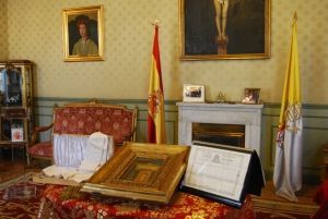 El Arzobispado Castrense recibe un relicario del siglo XIX con reliquias y un fajín del papa San Pío X