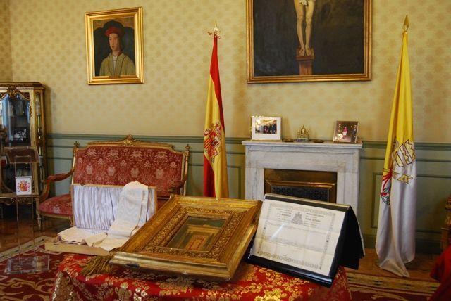 El Arzobispado Castrense recibe un relicario del siglo XIX con reliquias y un fajín del papa San Pío X