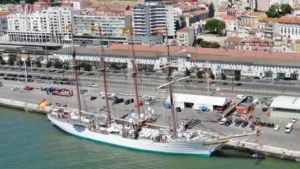 Vista aérea del buque Juan Sebastián de Elcano