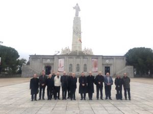 El equipo de gobierno, los vicarios episcopales y los capellanes mayores del Arzobispado Castrense mantienen una reunión en el Cerro de los Ángeles