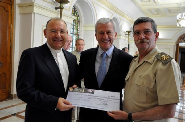Acto de Entrega por el MADOC de donativo a Cáritas Castrense Granada