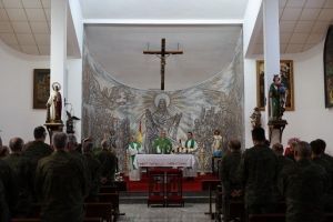 Visita del Arzobispo Castrense a la Base General Morillo de Pontevedra