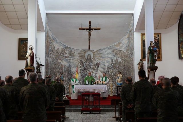 Visita del Arzobispo Castrense a la Base General Morillo de Pontevedra