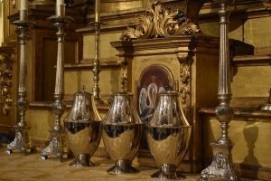 El Arzobispo Castrense preside la Misa Crismal en la Iglesia Catedral de las Fuerzas Armadas
