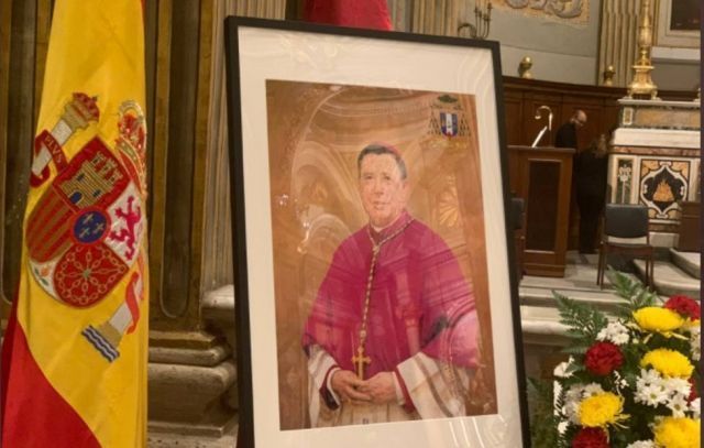 Los españoles en Roma celebran el funeral por el Arzobispo Castrense en la Iglesia nacional.
