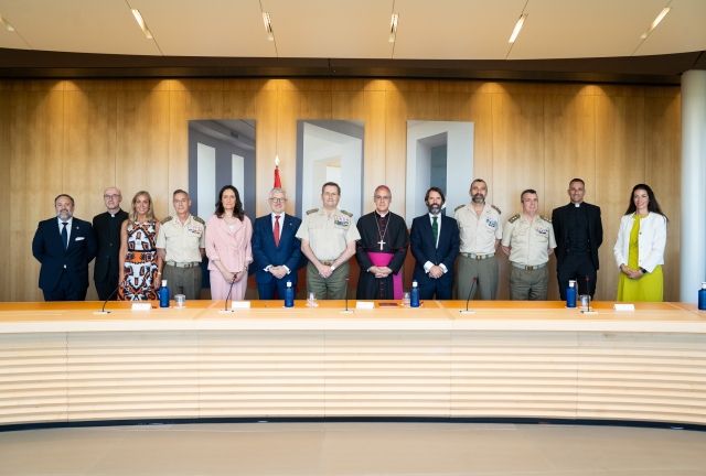 Santander financiará becas de estudios para hijos del personal militar del Ejército de Tierra