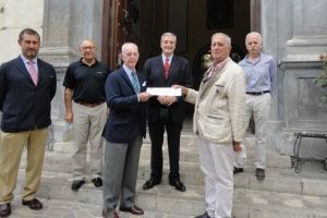 La Real Maestranza de Caballería de Granada hace un donativo a la Cáritas Parroquial Castrense