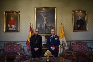 El Arzobispo castrense recibe la visita del Jefe del Mando Aéreo General