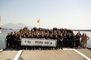 La fragata 'Reina Sofía' zarpa hacia las costas de Libia para combatir las mafias de la inmigración ilegal.