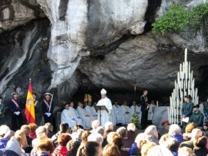 61 EIMP: Santa Misa en Lengua Española en la Gruta de las Apariciones